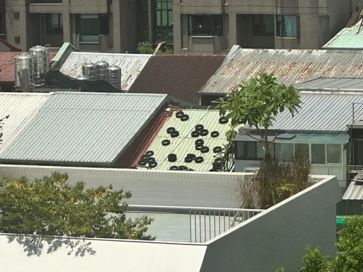 鐵皮屋頂曬大量輪胎!他驚呼「其他家也是」 米其林揭冷知識:有2功用