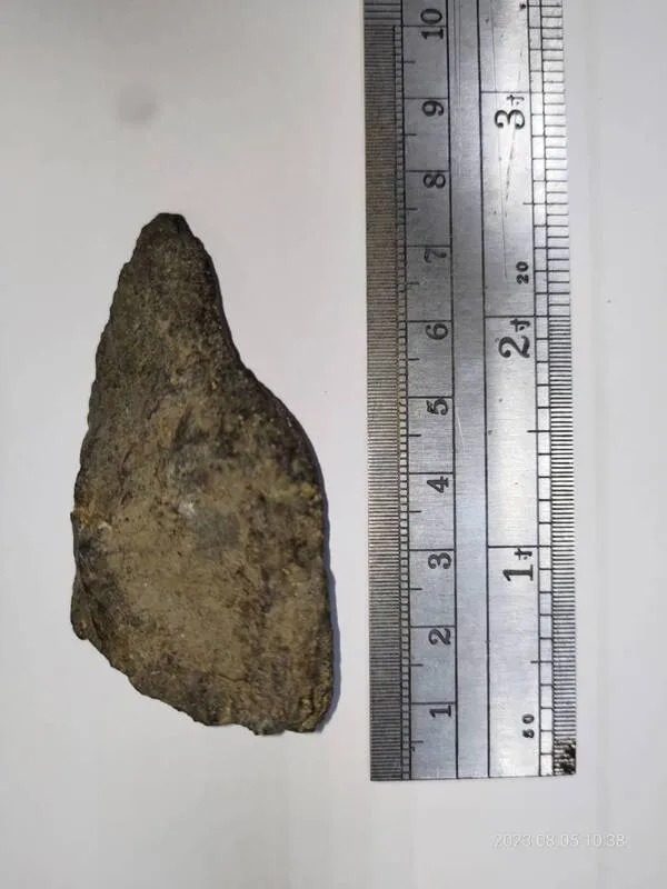 1名加拿大籍遊客16年前到澎湖遊玩,帶走1塊玄武岩石塊,一直耿耿於懷,最近寫信道歉並將石塊寄還給澎湖縣政府。中央社(澎湖縣政府提供)
