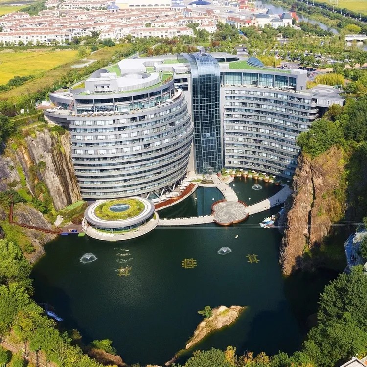 上海佘山世茂洲際酒店也被稱為深坑酒店。翻攝cctv IG