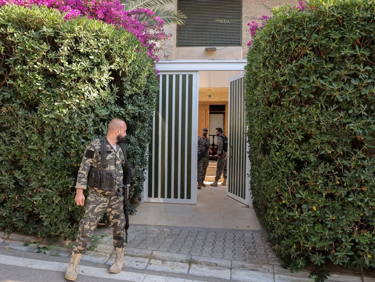 2022年6月黎巴嫩安全部隊搜查沙拉梅的住所。資料照片