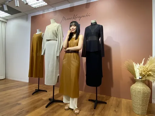 秋冬新裝上市！UNIQLO大走多層次、仙氣風　H&M主打暗黑風格