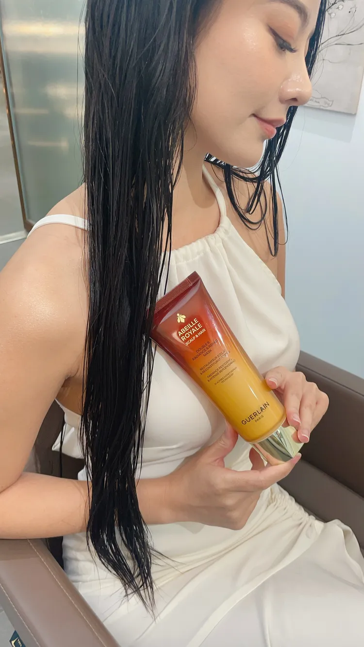 Model示範使用雙導修護髮膜。張家玲攝