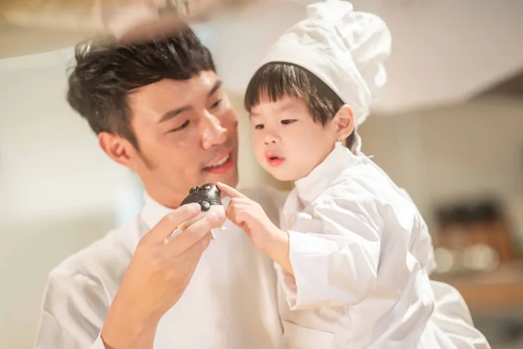 陳威全（左）以小兒子作為靈感。好咖提供