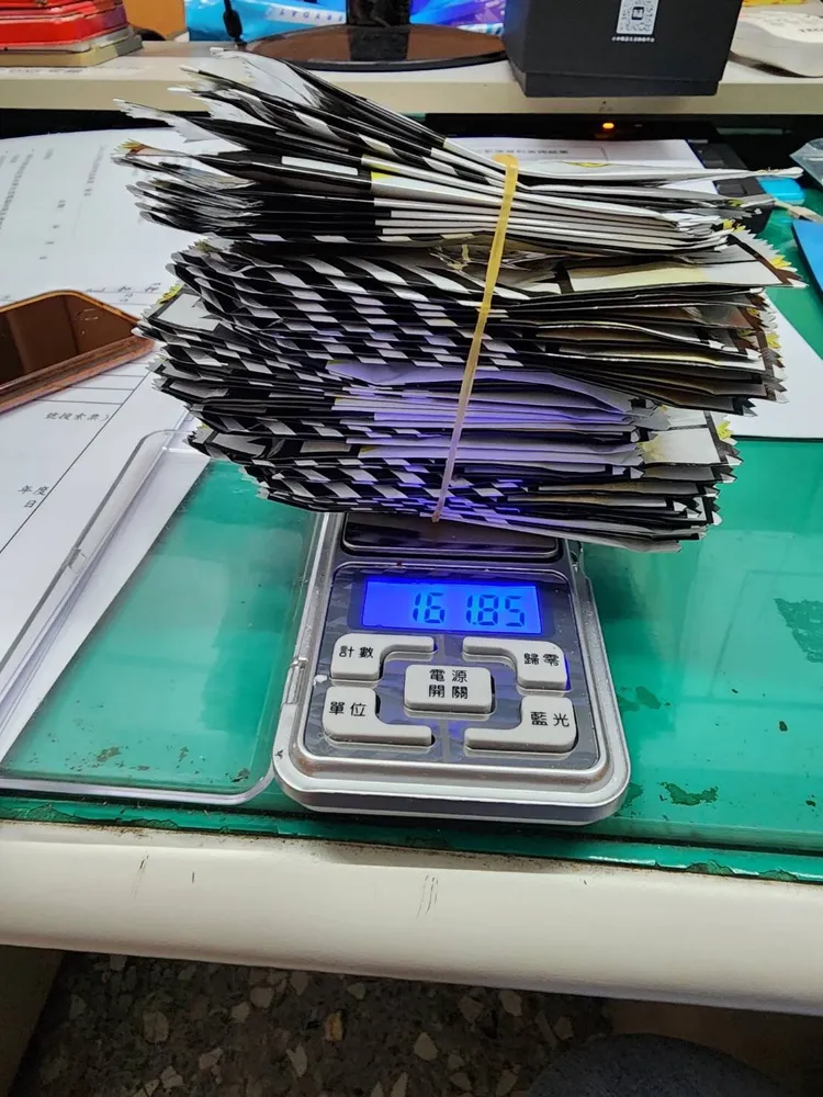 警方在車內起出毒品。民眾提供