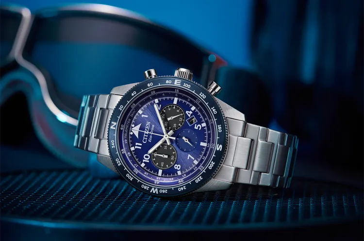 光動能碼表計時錶款，1萬3900元至1萬5900元。品牌提供