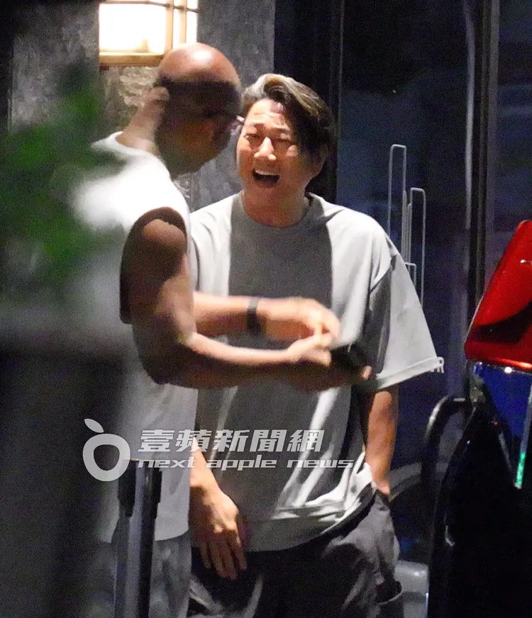 韓哥（右）與「唐老大」聊到一半突然大笑起來。特勤中心攝