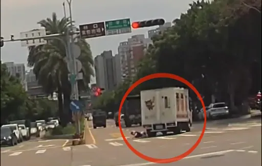 講N次都不聽！貨車不讓行人硬要「切西瓜」　撞倒小朋友影片曝光