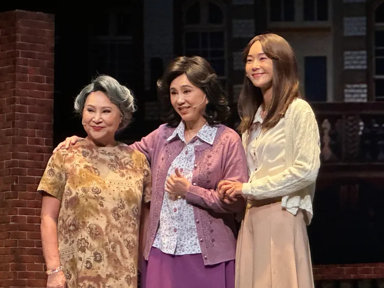 高玉珊（左起）和孫翠鳳、鍾瑶飾演祖孫三代。黃盈容攝