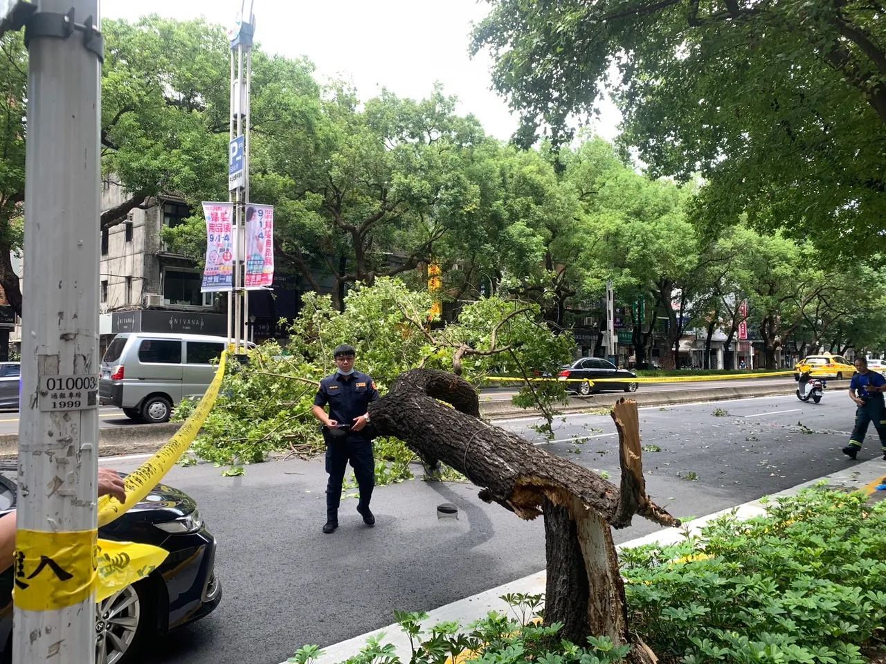 警方封鎖現場調查。翻攝畫面