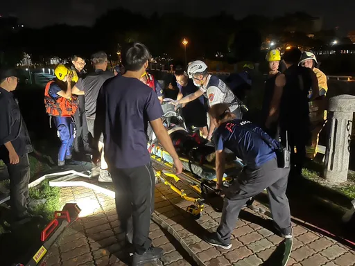 女大生練騎機車　憾！竟連人帶車摔排水溝身亡