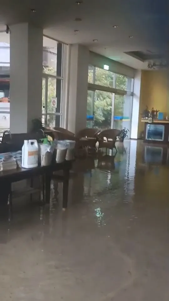 廬山一家飯店被泥流衝入。民眾提供