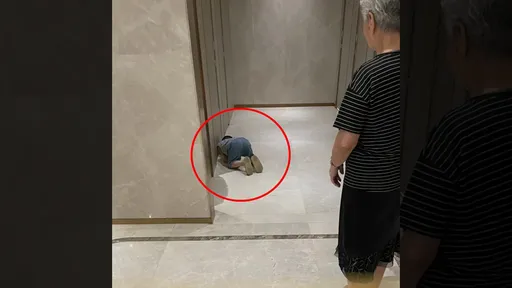 狼性！男童趴商場女廁偷看尿尿　不甩旁人勸阻議論