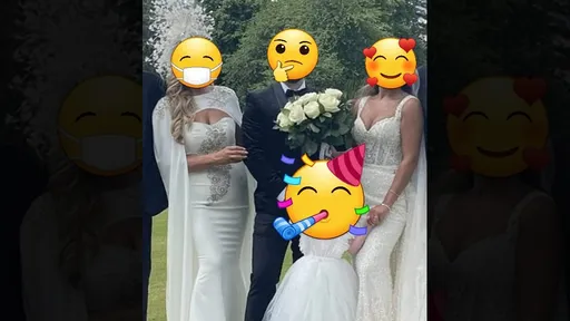 媽媽「白紗露乳溝」搶新娘女兒鋒頭 網批:穿這樣該被潑紅酒