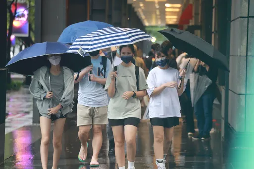 明天西半部恐有豪大雨 卡努、蘭恩颱風持續發威