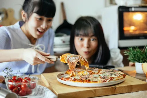 披薩改薄餅皮「要+20元」反而貴？　前員工曝加錢真相