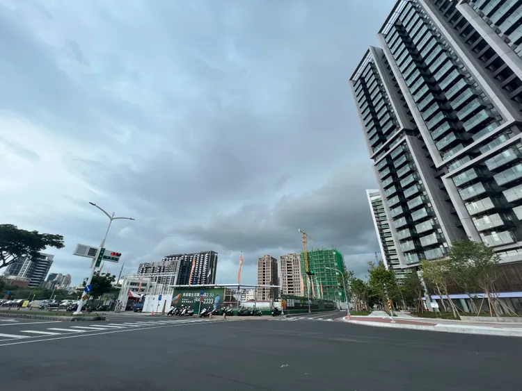 「森美樹」具備正對萬坪中都濕地公園景觀優勢，也是市場上少見小坪數規劃景觀宅個案，產品稀有性強。葉家銘攝
