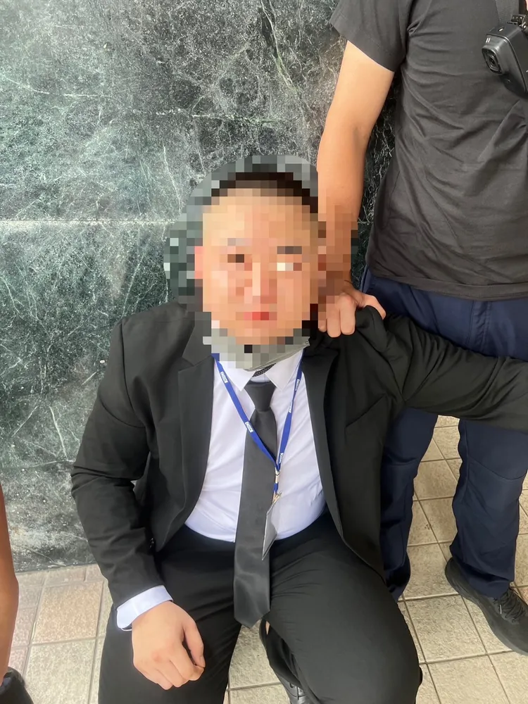 警方逮獲假冒的投資專員。翻攝畫面