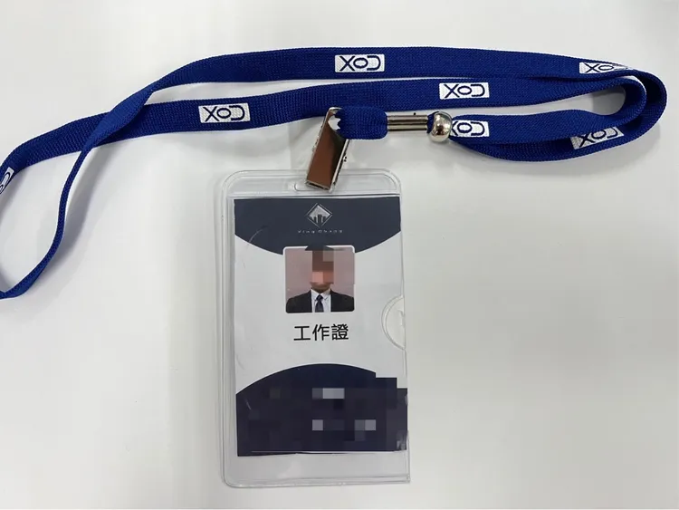 警查獲假工作證。翻攝畫面