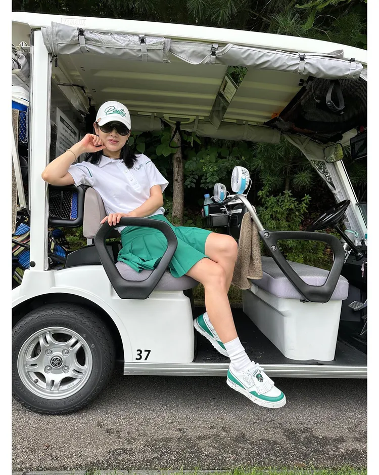 孫藝真抱怨要玄彬拍久一點，她卻只是把自己拍得很修長。翻攝孫藝真IG
