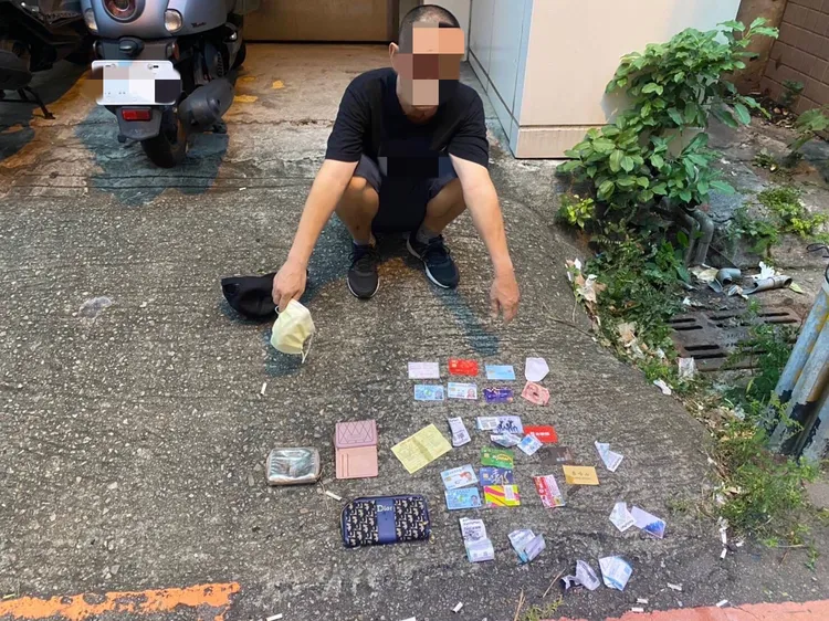 警方逮捕唐嫌，並起出贓物。民眾提供