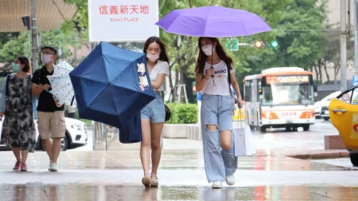 氣象局發國家警報！雙北大雷雨　全台嚴防大雨