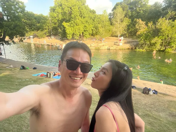 Ben（左）和楊謹華在德州度假。