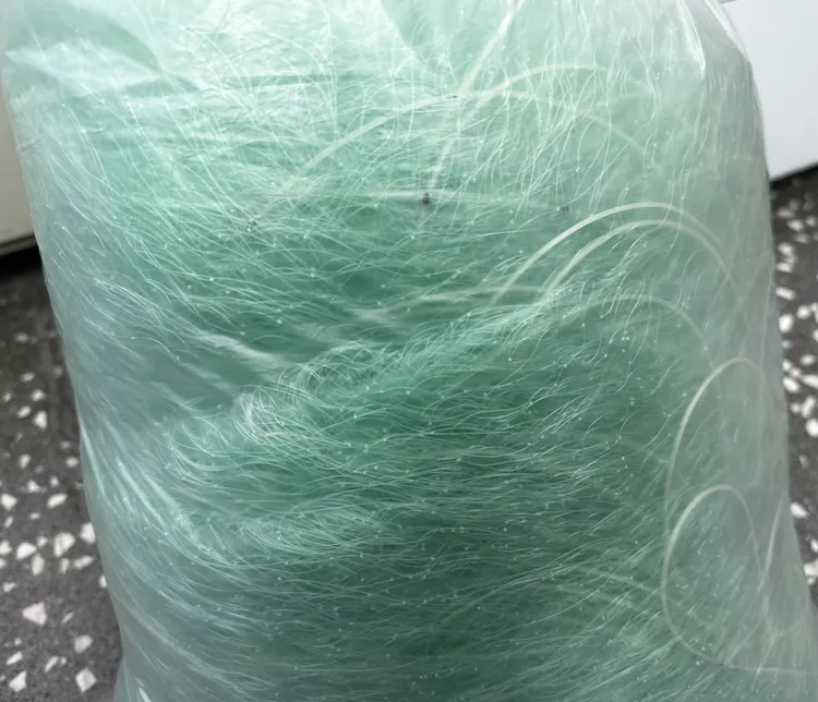 犯嫌於山區設置網具，將賽鴿攔截抓下再向飼主勒索金錢。警方提供