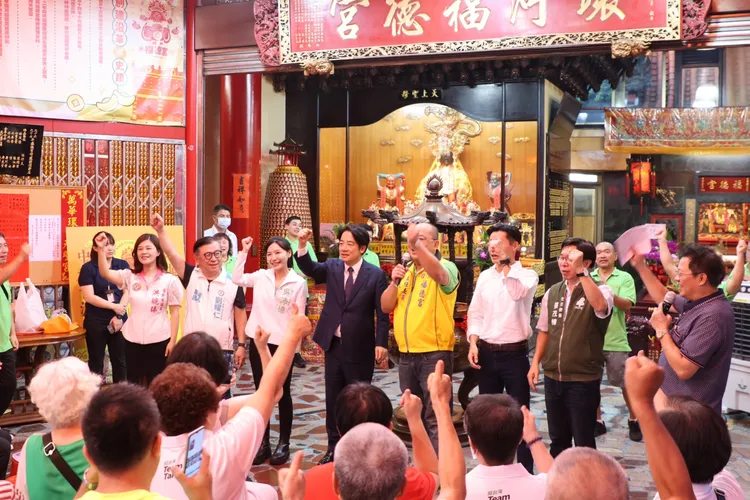 鄉親熱烈歡迎賴清德。賴辦提供