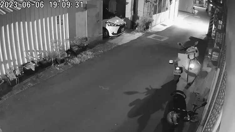 警方接獲教育局轉來的中離生通報，6月6日到女學生父母位於東勢區的住處，詢問她的聯絡方式。女學生提供