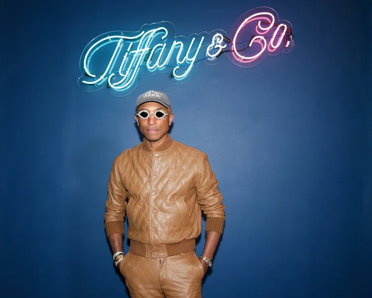 「菲董」Pharrell Williams也曾佩戴過Tiffany Lock系列手鐲。品牌提供