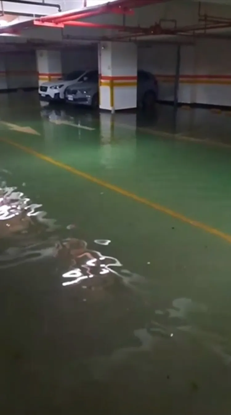 一場大雨造成新北鶯歌、樹林傳淹水災情。取自卓冠廷臉書