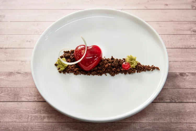 七夕情人節當天，情侶雙人同行享用大倉久和大飯店歐風館晚餐，即可獲得「愛在七夕」外帶蛋糕1份。大倉久和大飯店提供