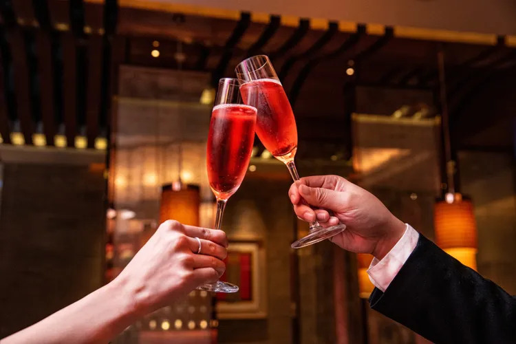 七夕情人節當天於大倉久和大飯店桃花林晚餐點購套餐，即可獲得「不能梅有你」七夕限定特調飲1杯。大倉久和大飯店提供