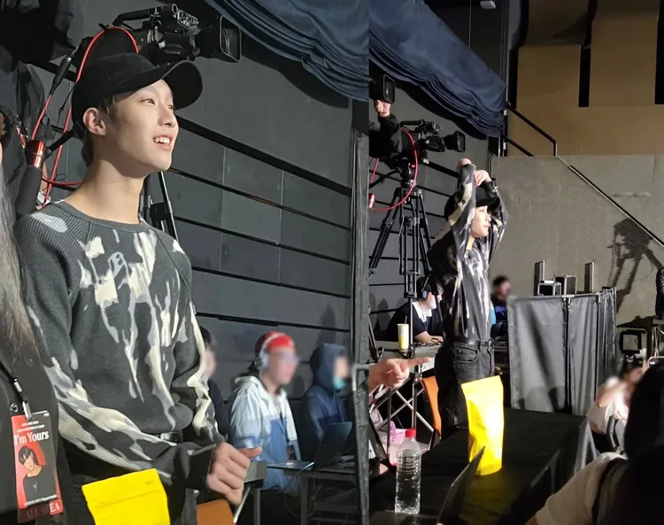 陳冠叡到場為JAY加油，比出愛心。讀者提供