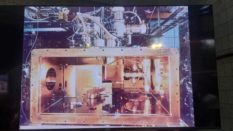 「交叉分子束儀器」當年運作狀況。翻攝科工館