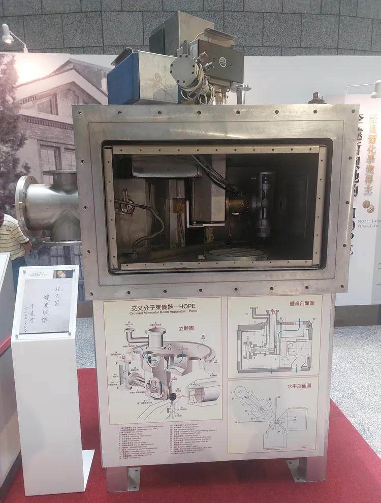 「諾貝爾化學獎得主 ：李遠哲與他的─HOPE」特展今天開展。凃建豐攝
