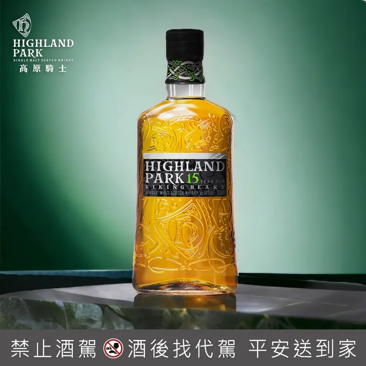 全新改裝上市的高原騎士15年，銘刻玻璃瓶身延續核心酒款的經典設計。業者提供