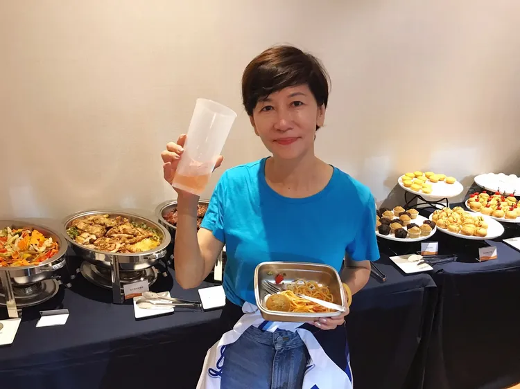 媽媽氣候行動聯盟理事長陳藹玲把國外流行的環保行動「BRING YOUR OWN」引入台灣。陳藹玲提供