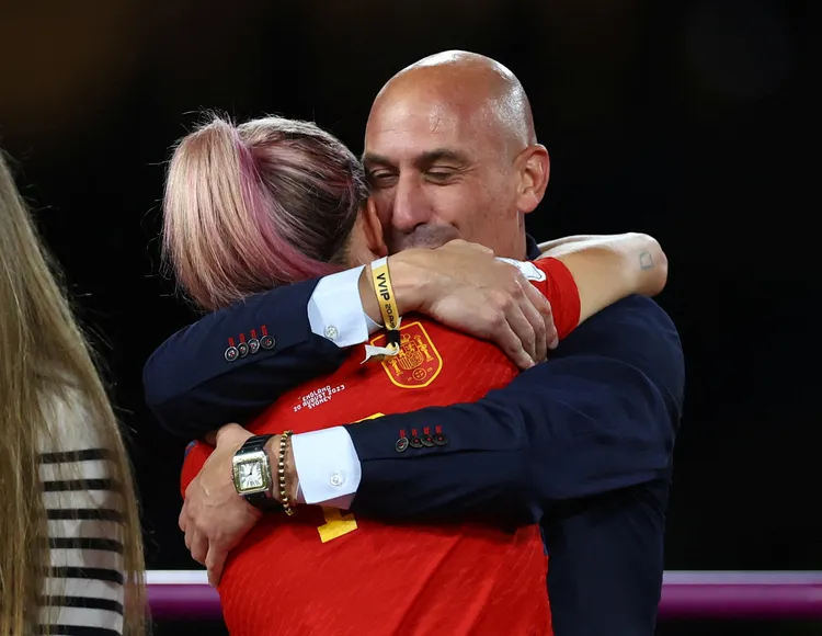 盧比亞雷斯20日在頒獎典禮上相當忘情。美聯社