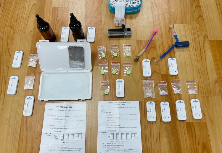 黃女攜帶大量毒品。翻攝畫面