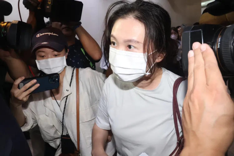 NONO經紀人現身北檢為他辦保。彭欣偉攝