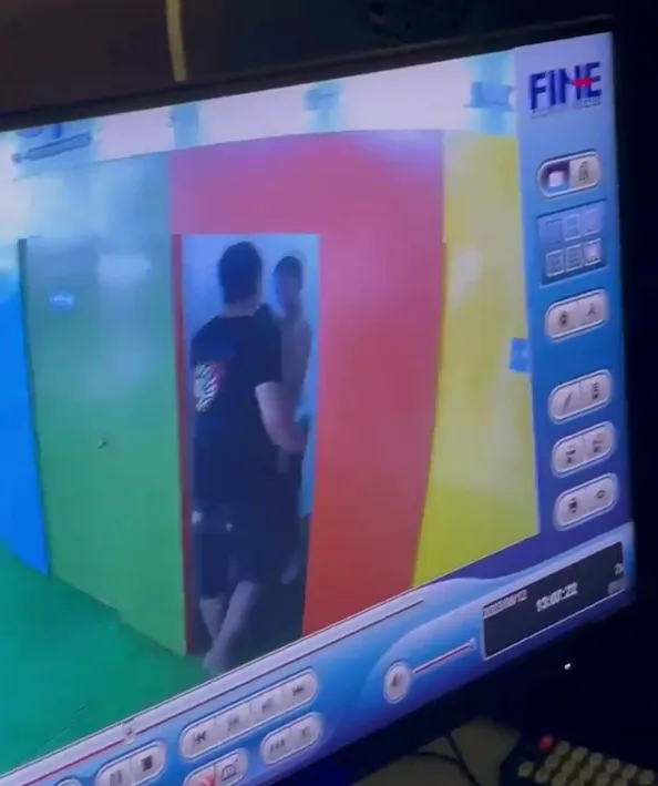 家長指控壯男把13歲男童猛力推進更衣間內動粗。翻攝自臉書「宜蘭知識+」