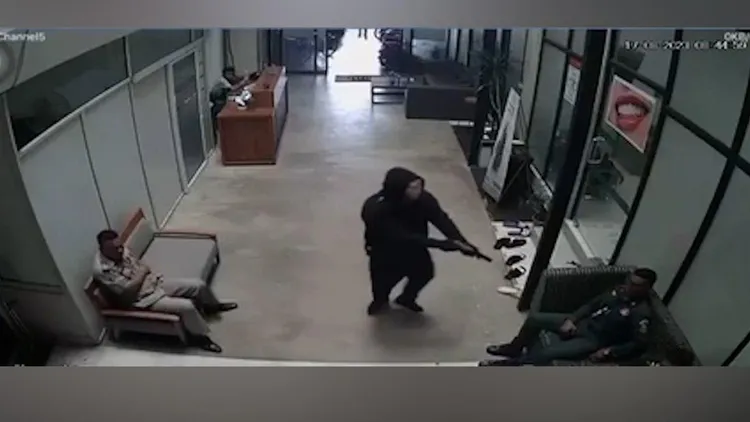 劫囚過程有如警匪片場景。翻攝高棉時報