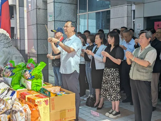 國民黨中元普渡! 朱立倫暗批郭台銘「沒大局」:對不起主流民意