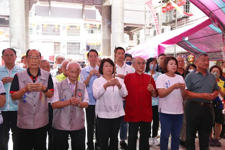 嘉市長黃敏惠代表開香普渡。嘉市府提供