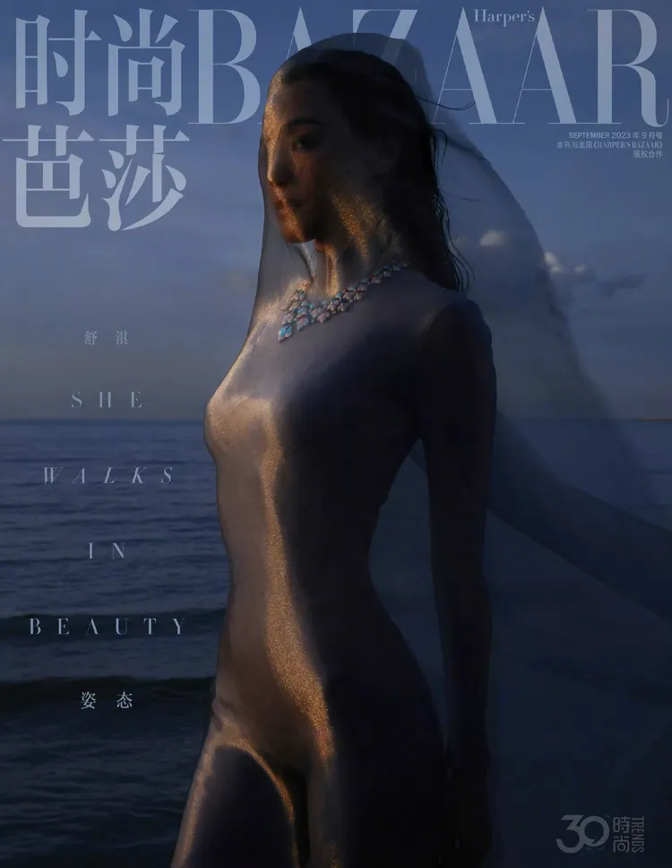 舒淇穿著薄紗更顯性感。翻攝《時尚芭莎》微博