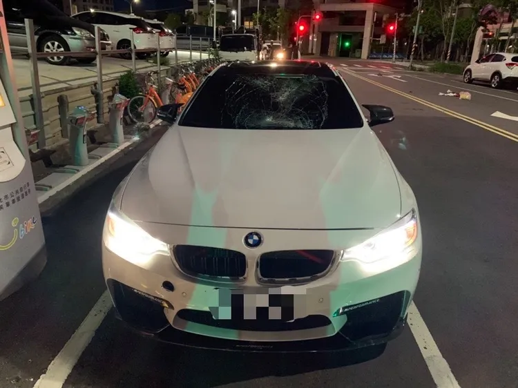 洪男餐敘喝酒仍堅持送朋友回五股釀成悲劇，車子擋風玻璃碎裂。翻攝畫面