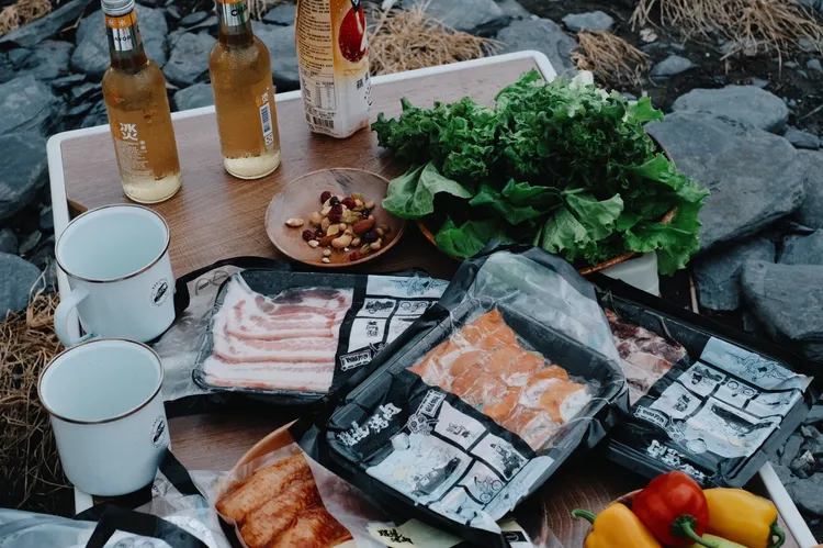 Vantel美學車中泊跨界聯名 「wildbbq 路邊烤肉」推租車烤肉方案。業者提供