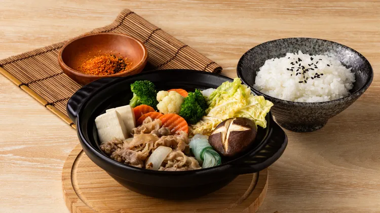 牛肉、豚肉壽喜鍋示意圖。吉野家提供