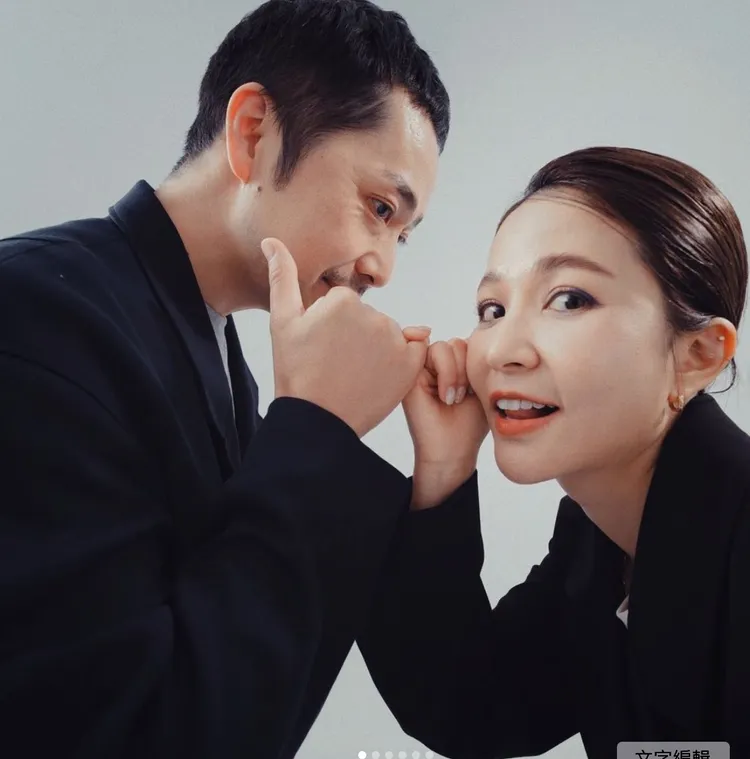 吳怡霈（右）和Akira 13年分分合合。翻攝自吳怡霈臉書